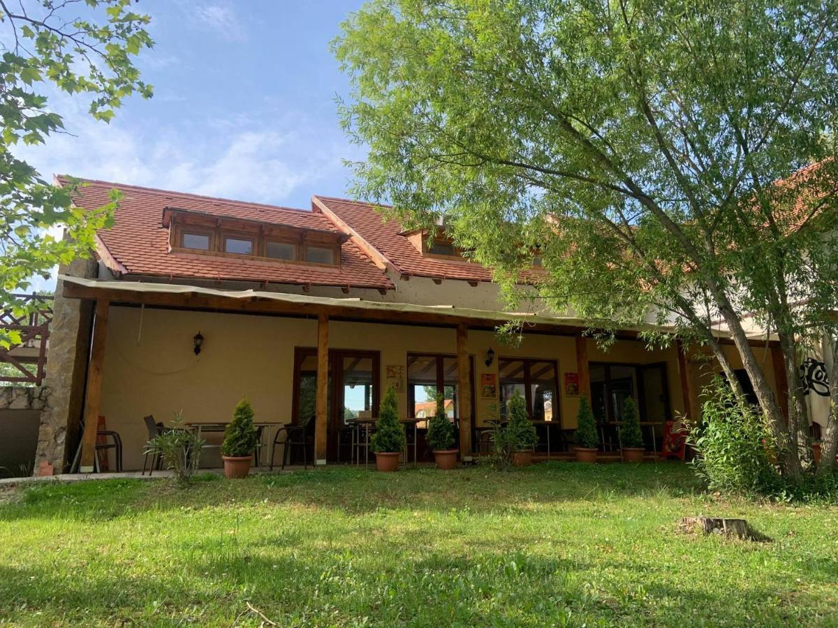 Szitakoeto Panzio Balatonfůzfő Exterior foto