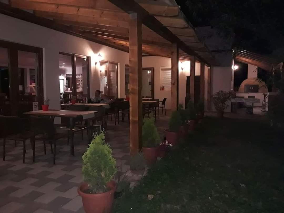 Szitakoeto Panzio Balatonfůzfő Exterior foto